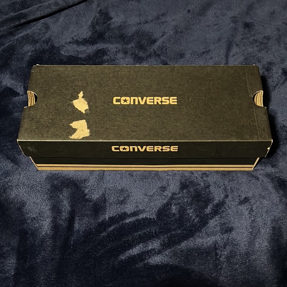 🛑 Converse Maroon and White Lowtops - Picture 4 of 4